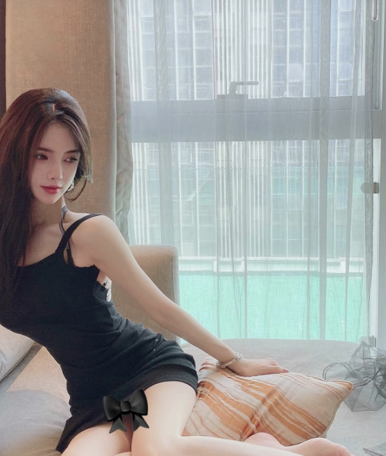 温州00后学生妹穿情趣女仆装B粉嫩又紧水又多